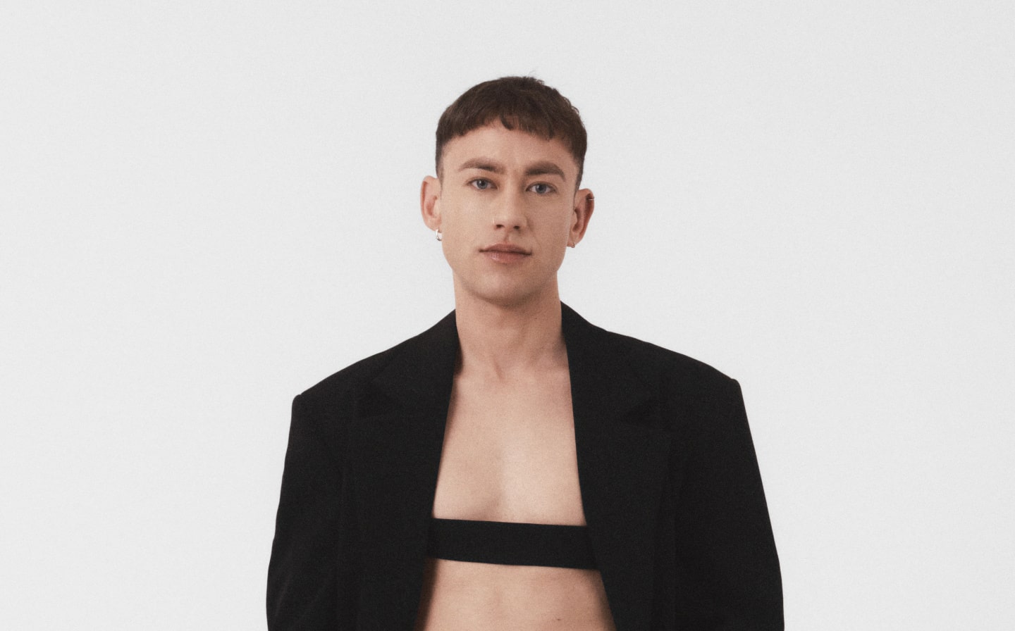 outfit-eurovision-2024-olly-alexander